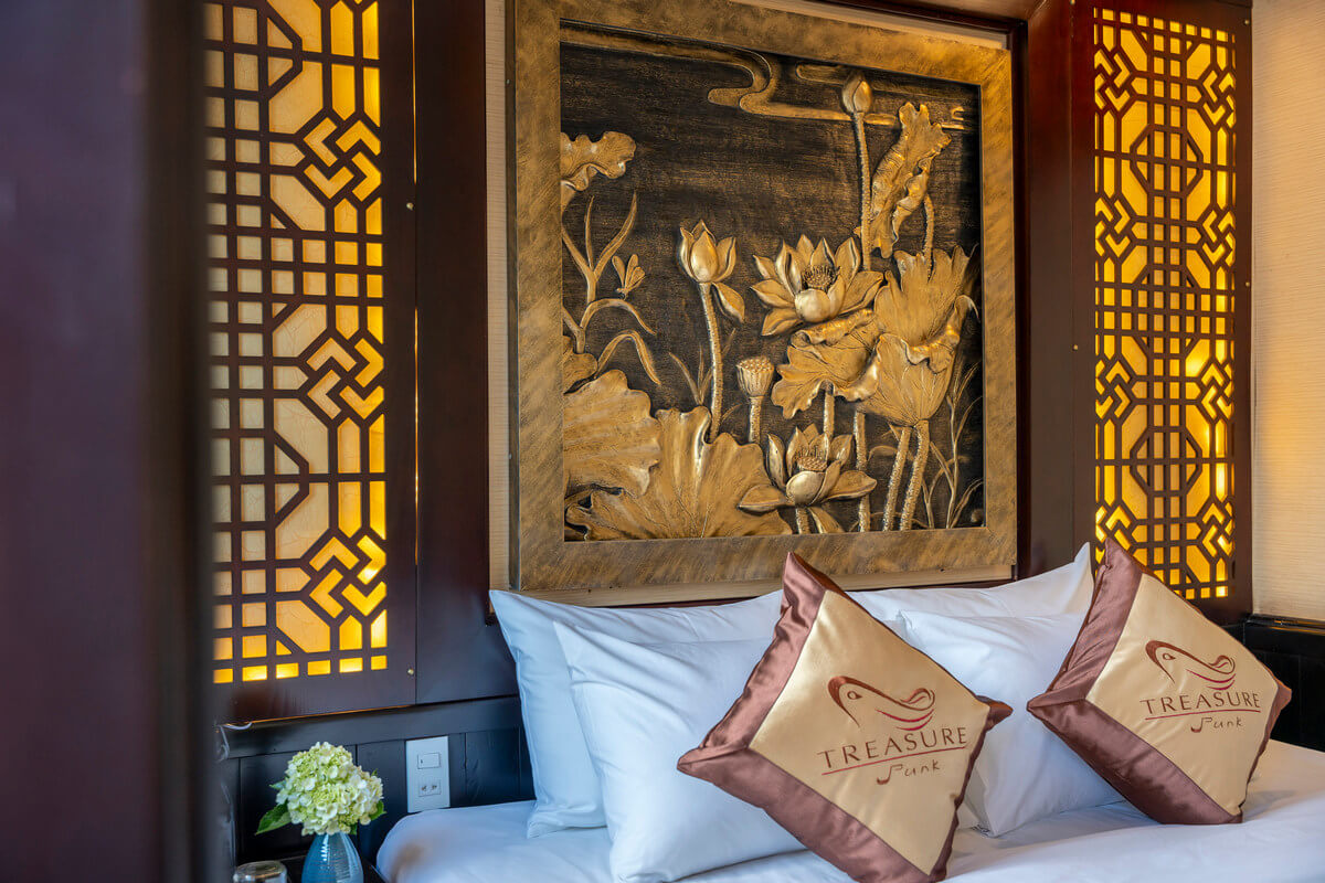 5.Duluxe Double 8