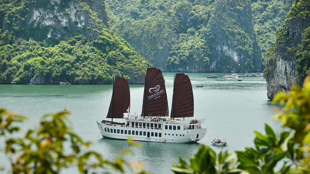 Croisière dans la Baie de Bai Tu Long à Bord d'une Jonque Traditionnelle 15 Treasure-Junk-Bai-Tu-Long-Bay-10