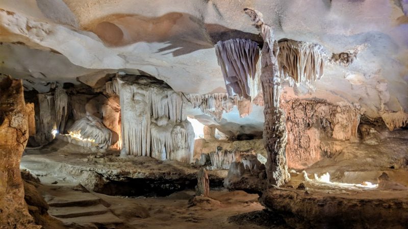 La grotte Thien Canh Son : Une beauté naturelle typique de la baie de Bai Tu Long 1 Thien Canh Son cave