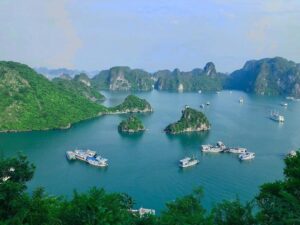Halong Bay’s Central Route Still Offers Iconic Experiences
