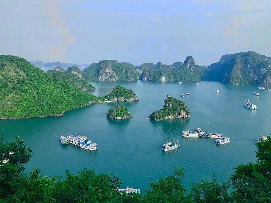 Halong Bay’s Central Route Still Offers Iconic Experiences